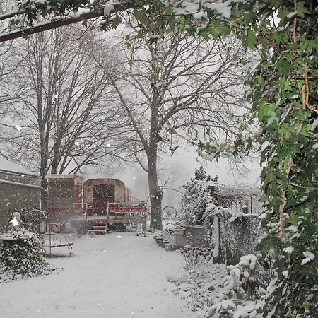 Bed & Breakfast La Roulotte De Lola - D'hotes La Celle (Auvergne)