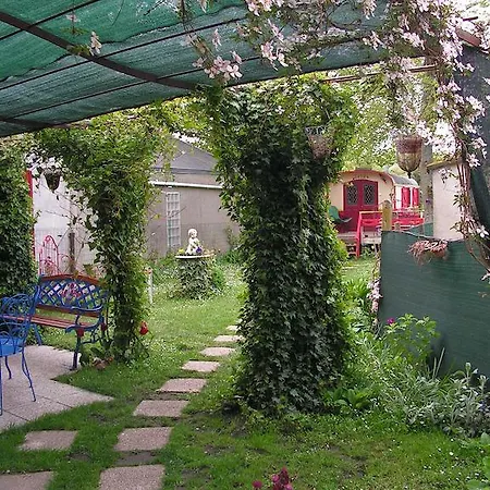 Bed & Breakfast La Roulotte De Lola - D'hotes 3*