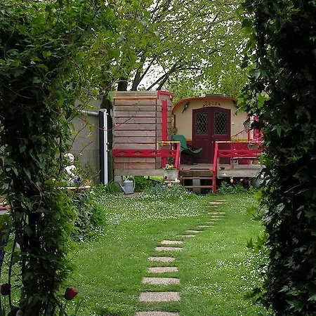 Panzió La Roulotte De Lola - D'hotes La Celle