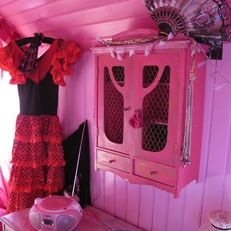 La Roulotte De Lola - D'hotes 3*