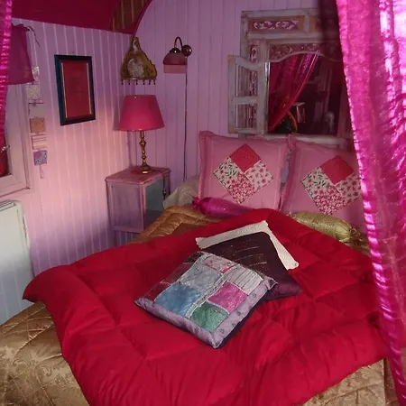 La Roulotte De Lola - D'hotes La Celle