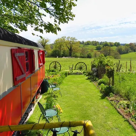 La Roulotte De Lola - D'hotes 3* La Celle