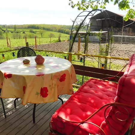 La Roulotte De Lola - D'hotes Bed & Breakfast La Celle (Auvergne)