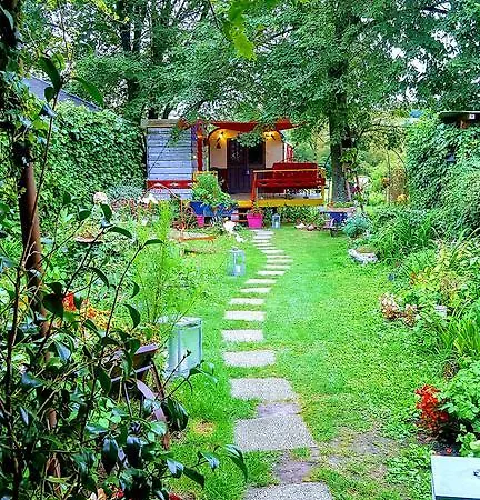 La Roulotte De Lola - D'hotes La Celle