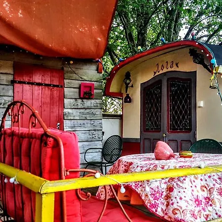 La Roulotte De Lola - D'hotes Panzió La Celle