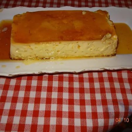La Roulotte De Lola - D'hotes Bed and Breakfast La Celle (Auvergne)