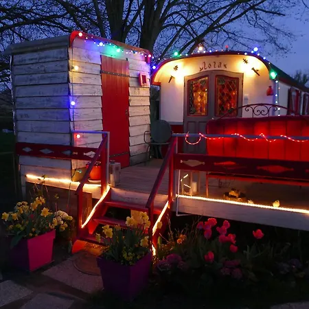 La Roulotte De Lola - D'hotes La Celle